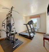Ramada By Wyndham Lloydminster 16/27