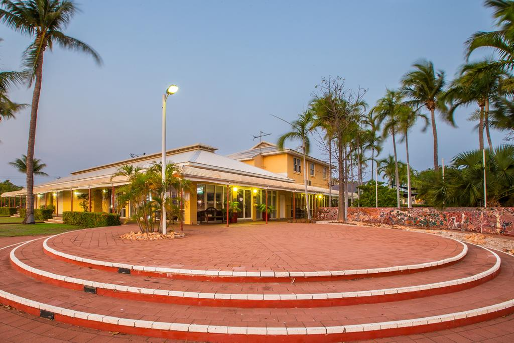 The Continental Hotel 2/62