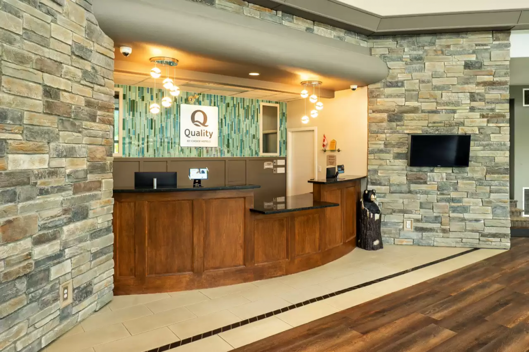Quality Inn & Suites Clearwater 8/34