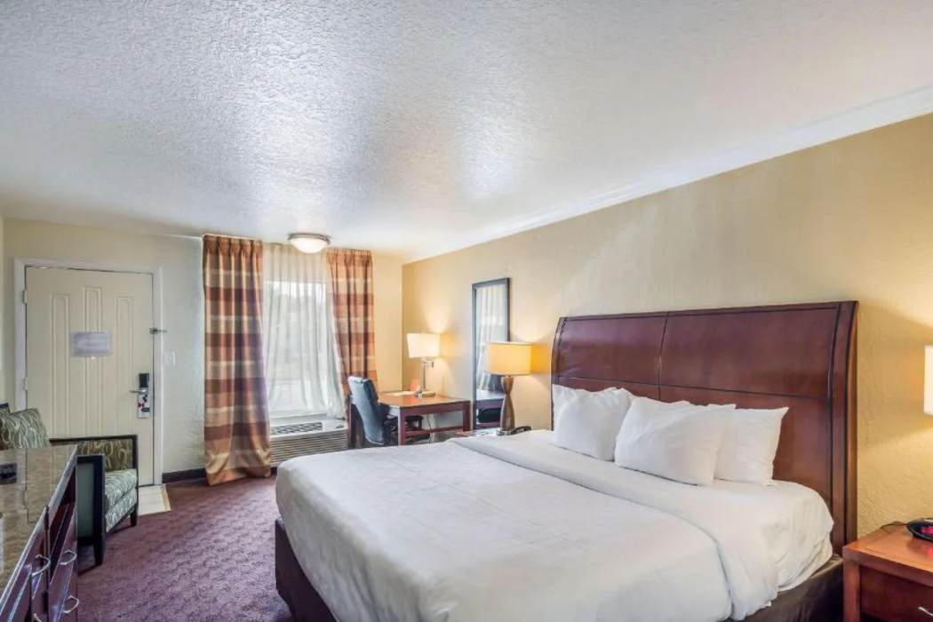 Clarion Inn and Suites Central Clearwater Beach FL 11/23