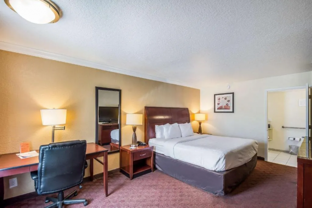 Clarion Inn and Suites Central Clearwater Beach FL 12/23