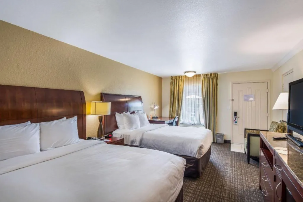 Clarion Inn and Suites Central Clearwater Beach FL 7/23