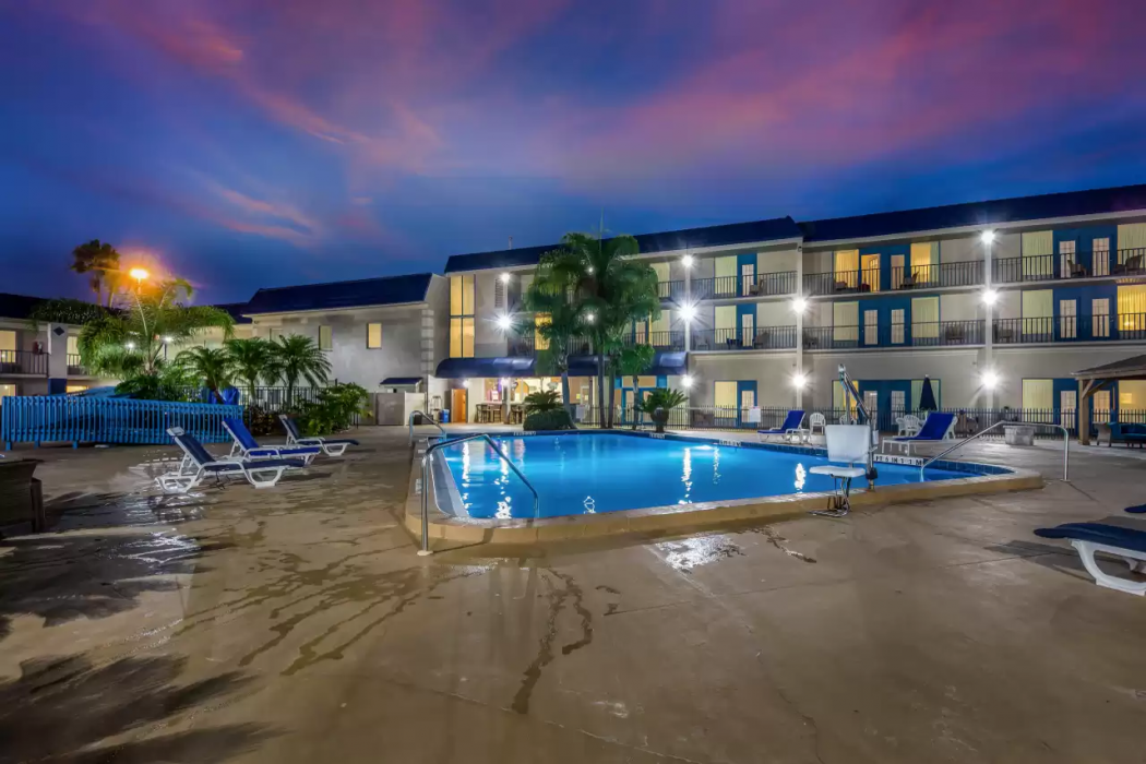 Clarion Inn and Suites Central Clearwater Beach FL 15/23