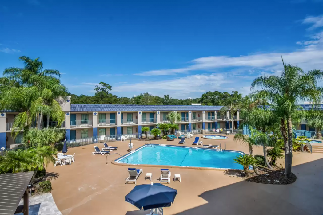 Clarion Inn and Suites Central Clearwater Beach FL 14/23