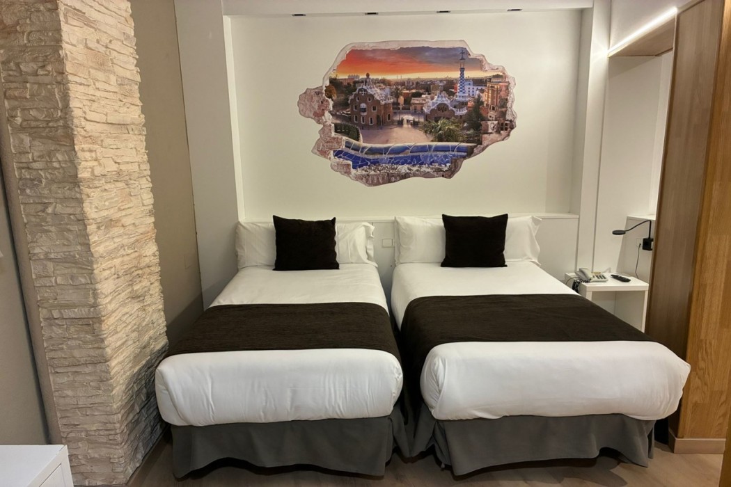 Travessera Hotel 8/83