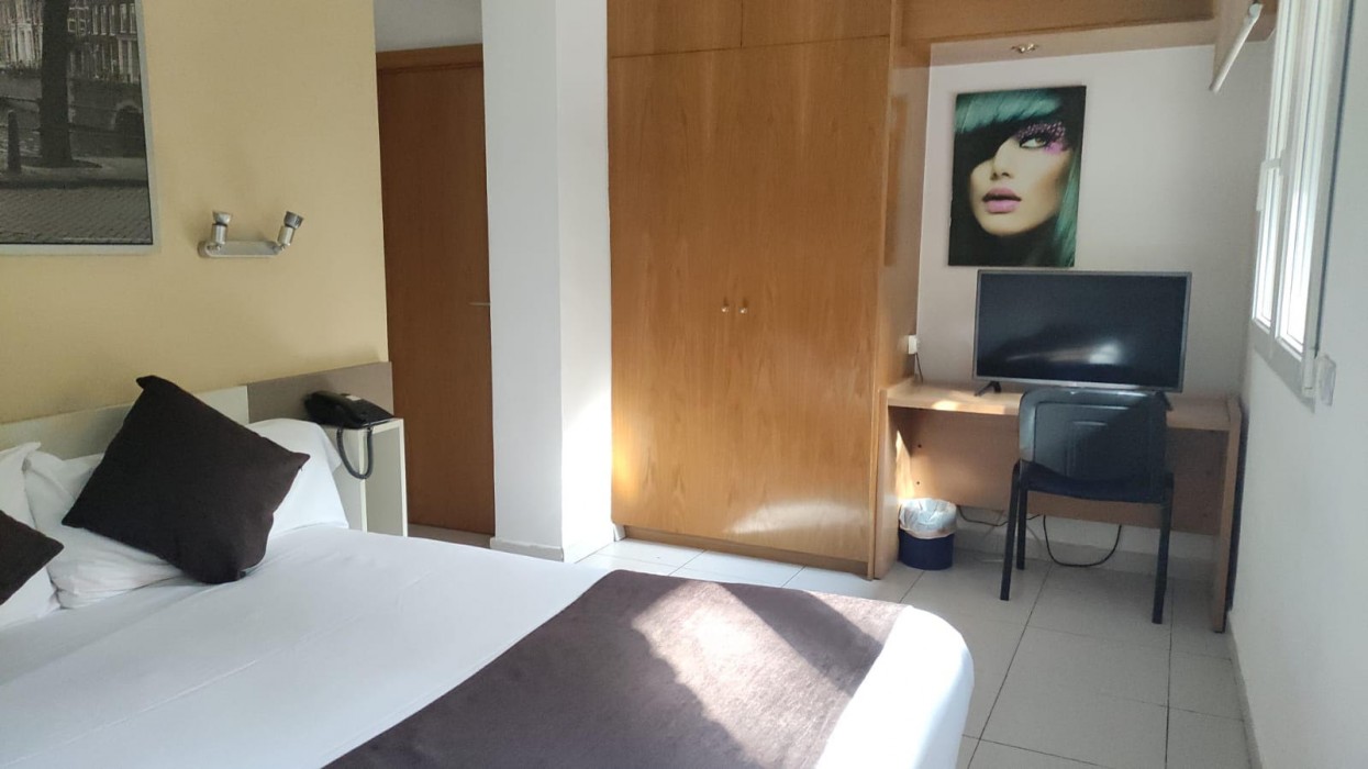 Travessera Hotel 12/83