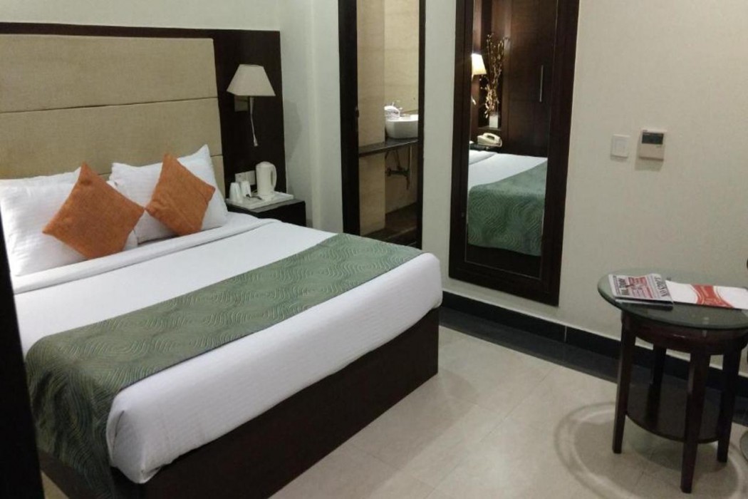 DS Clarks Inn Gurgaon 7/42