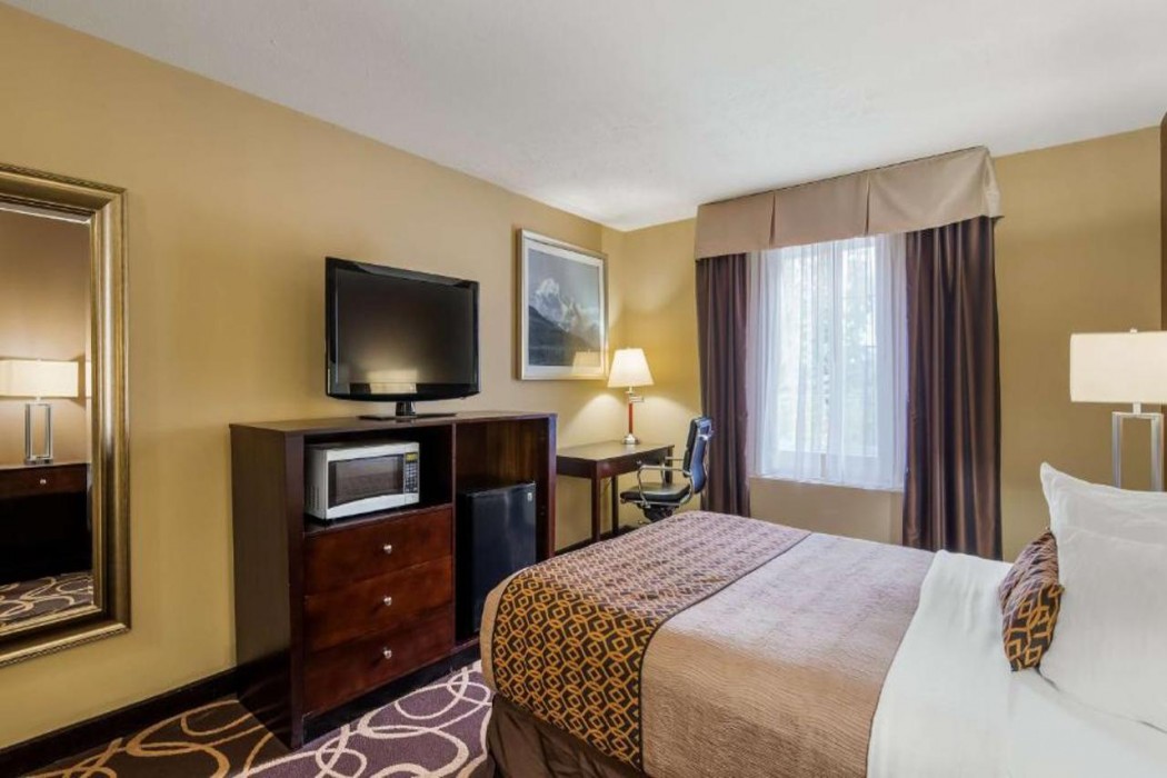Best Western Plus Pioneer Park Inn 20/36