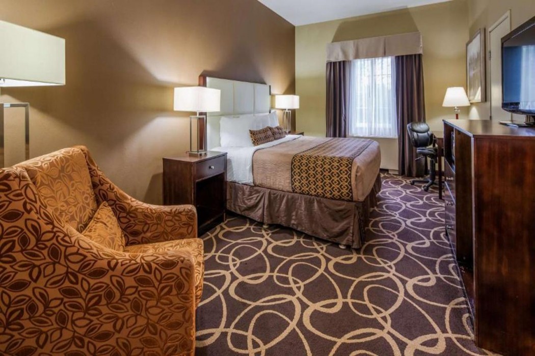 Best Western Plus Pioneer Park Inn 18/36