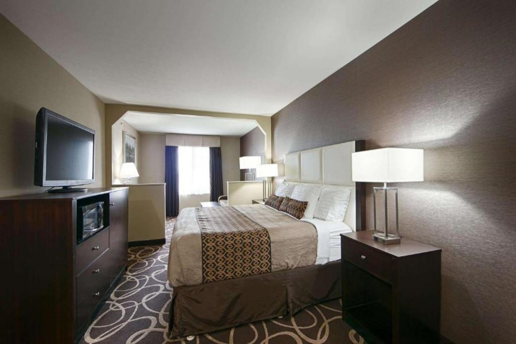 Best Western Plus Pioneer Park Inn 24/36