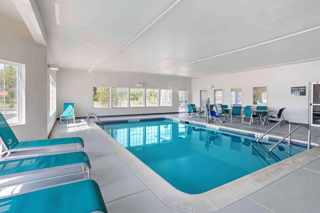 Comfort Inn & Suites Harrisburg-Hershey North 16/24