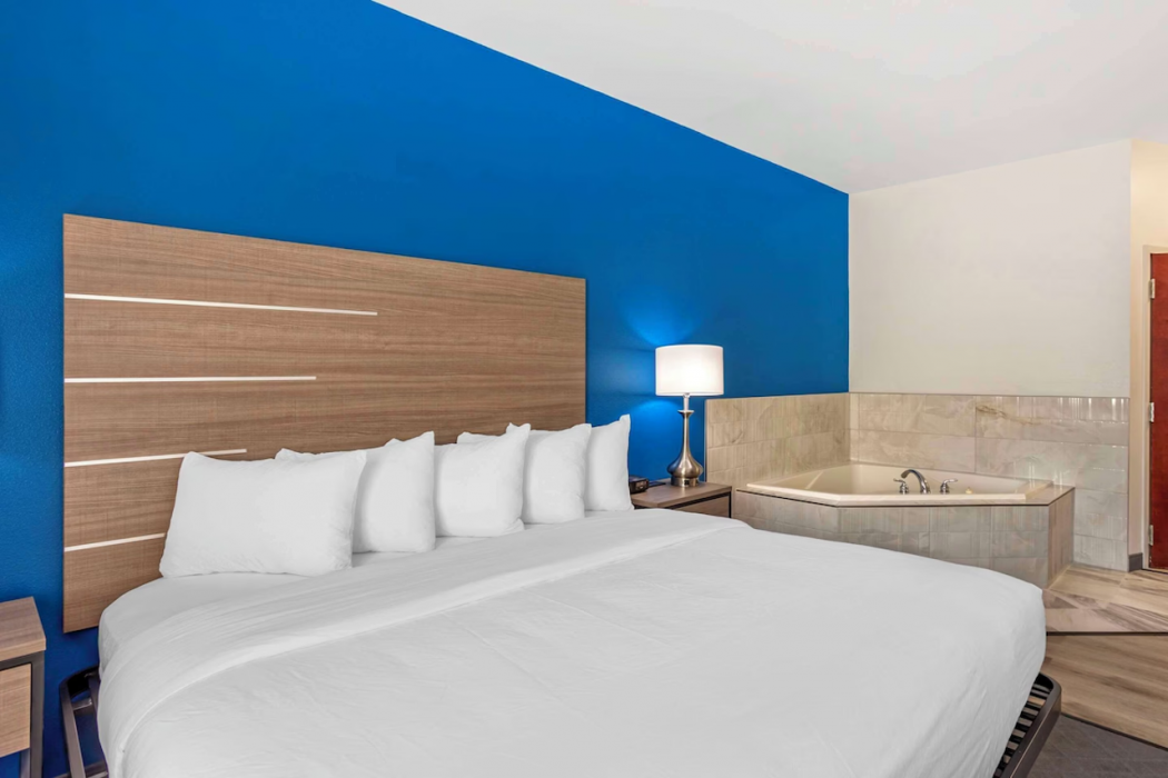 Comfort Inn & Suites Harrisburg-Hershey North 8/24
