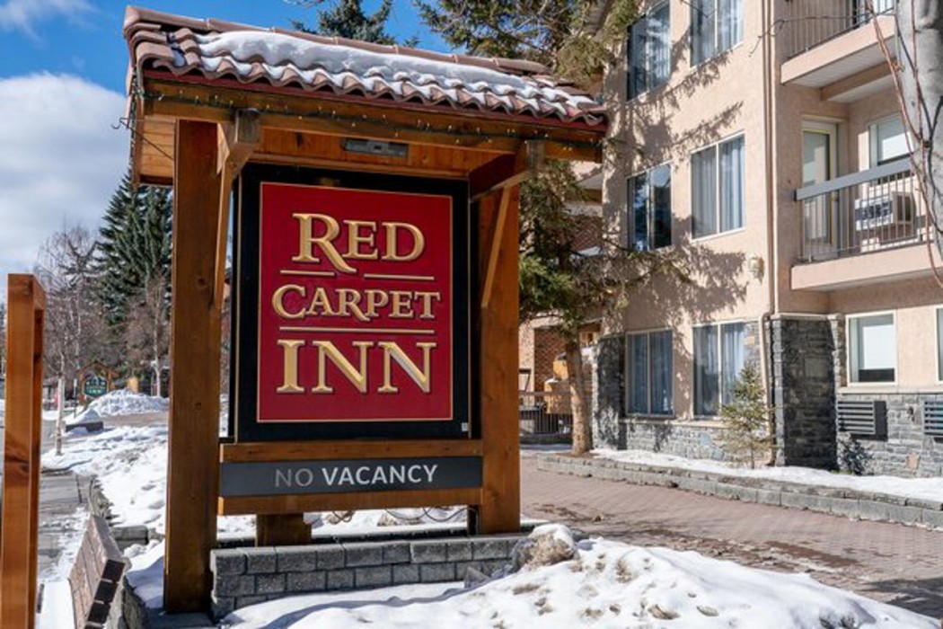 Red Carpet Inn Banff Hotel 4/75