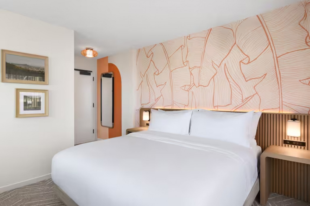 The Ambassador Hotel of Waikiki, Tapestry Collection by Hilton 26/60