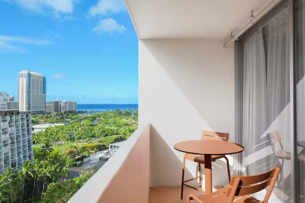 The Ambassador Hotel of Waikiki, Tapestry Collection by Hilton 25/60