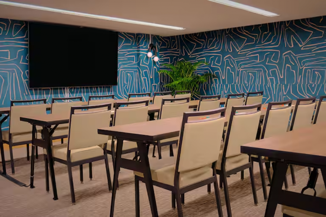 The Ambassador Hotel of Waikiki, Tapestry Collection by Hilton 37/60