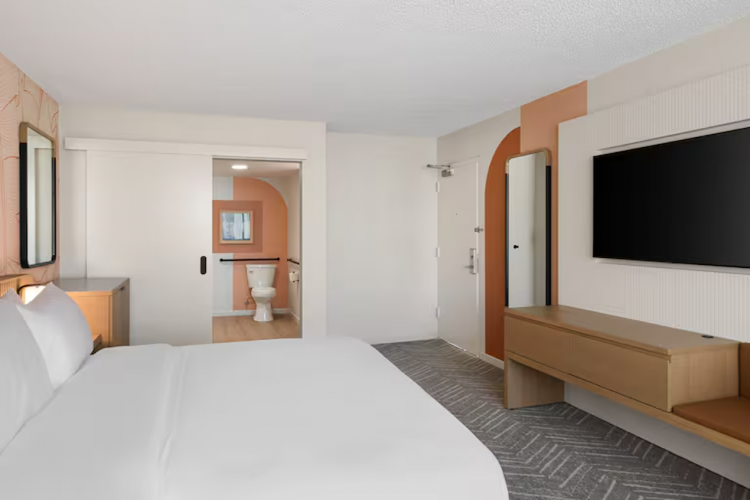 The Ambassador Hotel of Waikiki, Tapestry Collection by Hilton 16/60