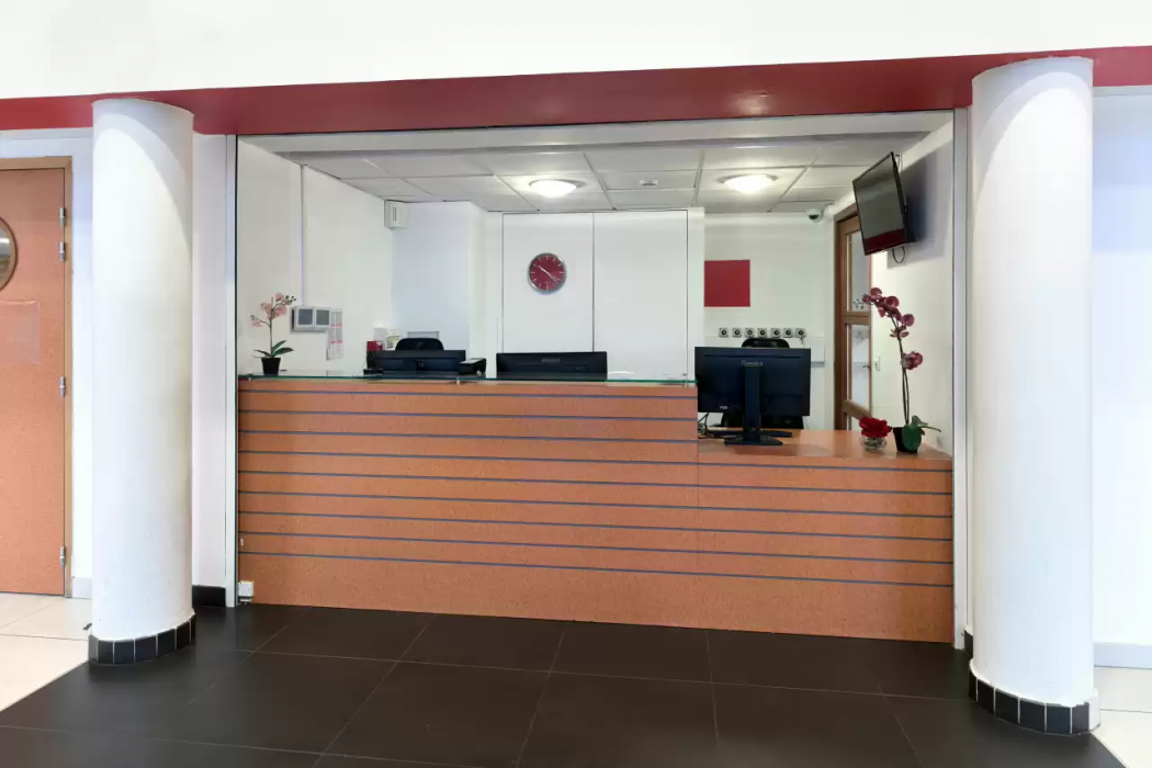 Comfort Aparthotel Versailles St Cyr l Ecole 3/17