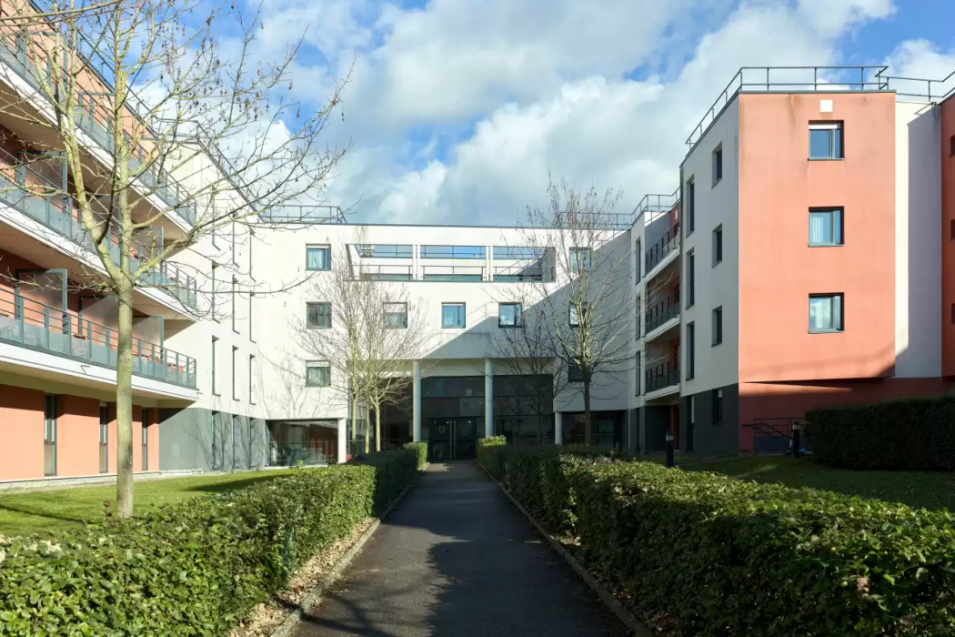 Comfort Aparthotel Versailles St Cyr l Ecole 2/17