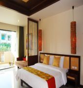 Hotel and Beach Bungalow at Lanta Resort 7/55