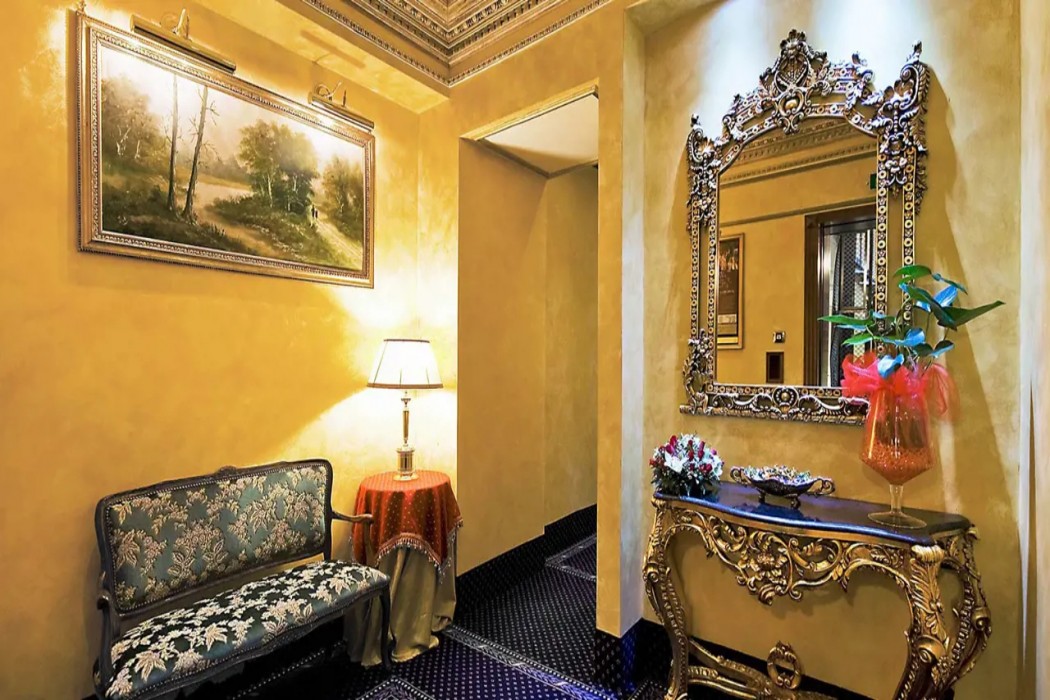Hotel Manfredi Suite in Rome 8/94