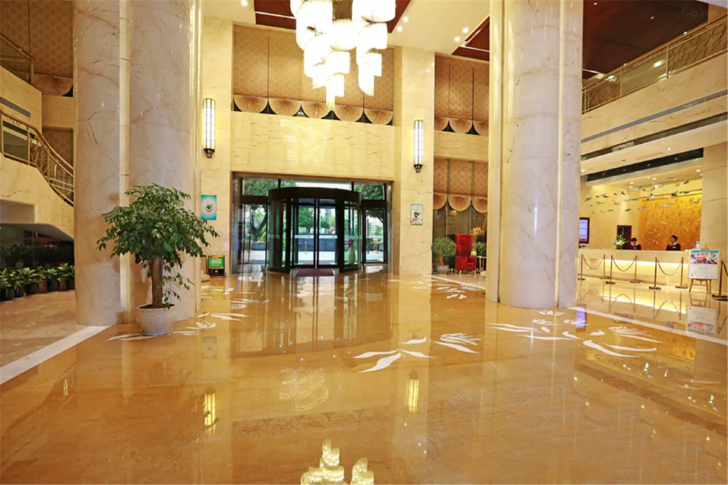 Ramada by Wyndham Longyan 7/55