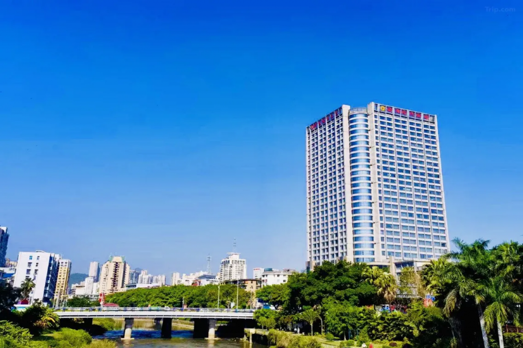 Ramada by Wyndham Longyan 1/55