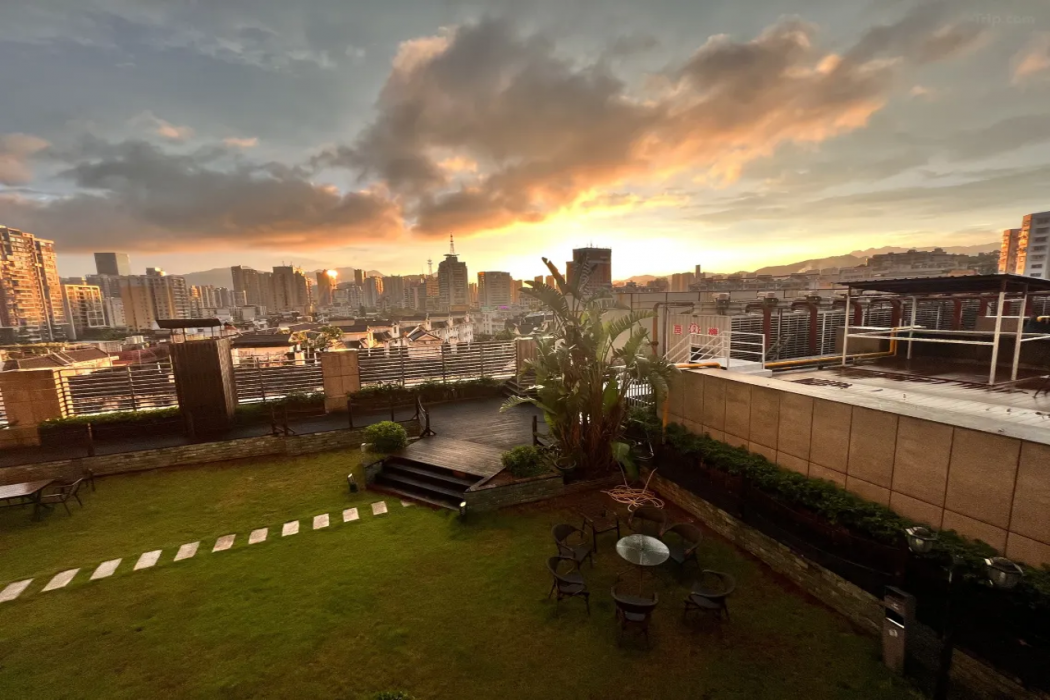 Ramada by Wyndham Longyan 25/55