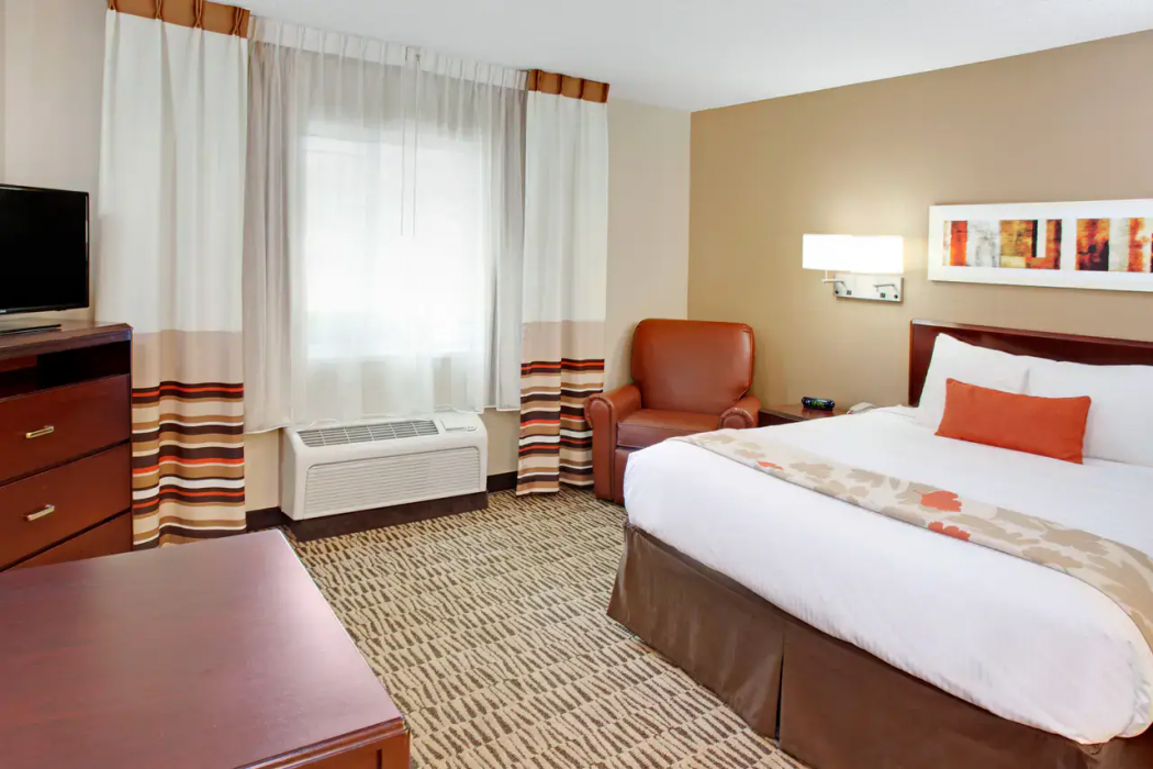 MainStay Suites Detroit Farmington Hills 10/36