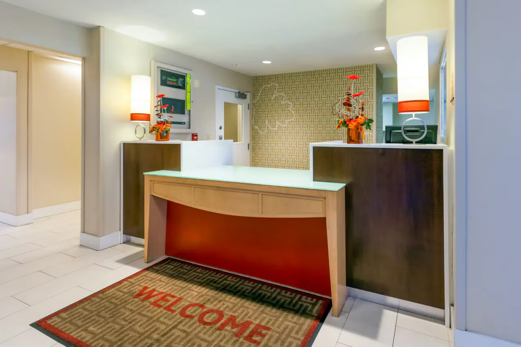 MainStay Suites Detroit Farmington Hills 2/36