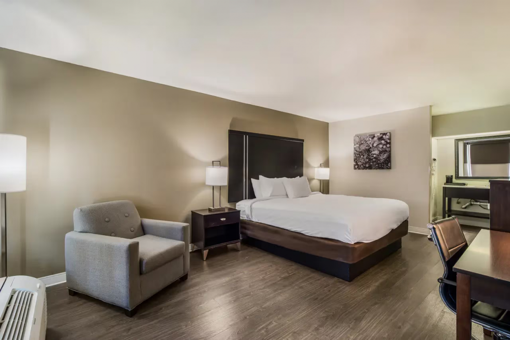 Clarion Inn & Suites Florence - Darlington 12/31