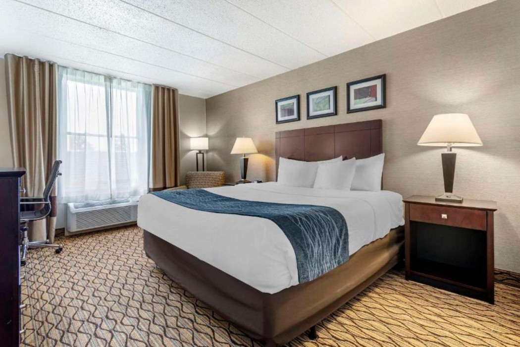 Comfort Inn & Suites Glen Mills - West Chester 12/25