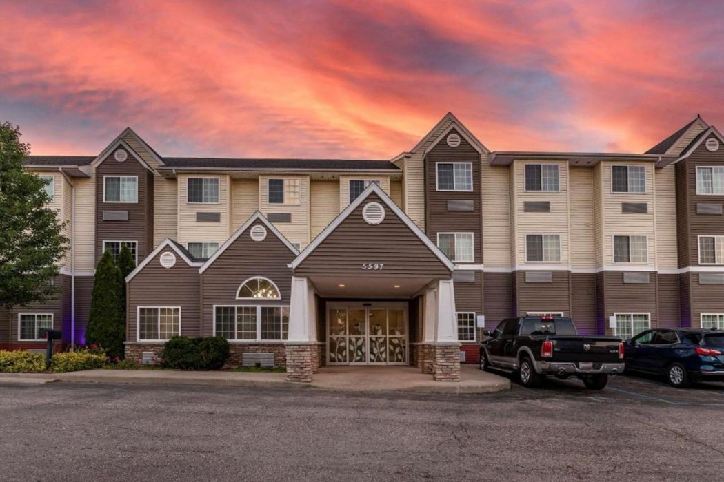 Sleep Inn and Suites Kalamazoo, MI 3/36
