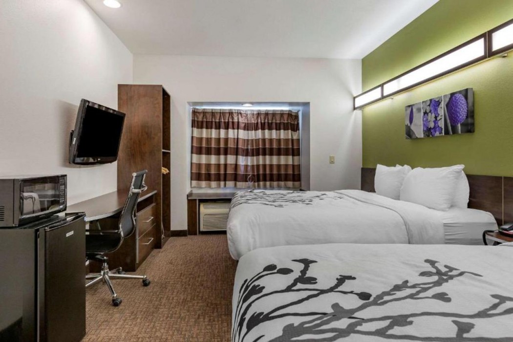 Sleep Inn and Suites Kalamazoo, MI 18/36