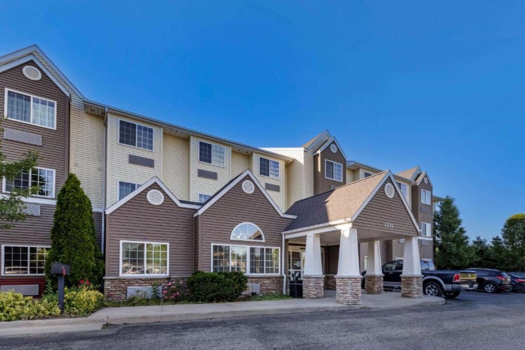 Sleep Inn and Suites Kalamazoo, MI 2/36