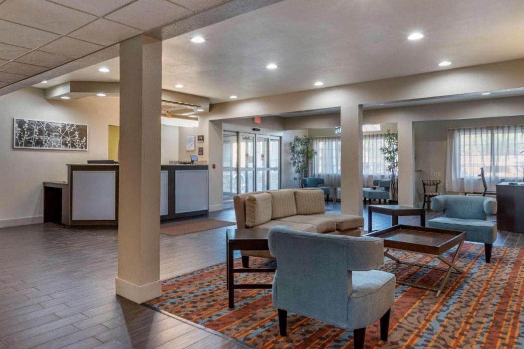 Sleep Inn and Suites Kalamazoo, MI 8/36