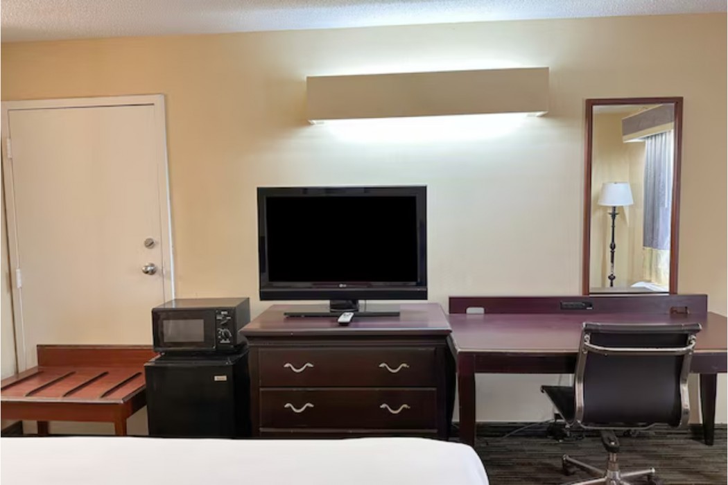 Bonita Lakes Inn by Capital O Meridian I20 29/68