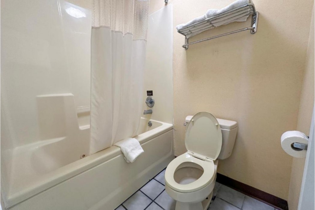 Bonita Lakes Inn by Capital O Meridian I20 31/68