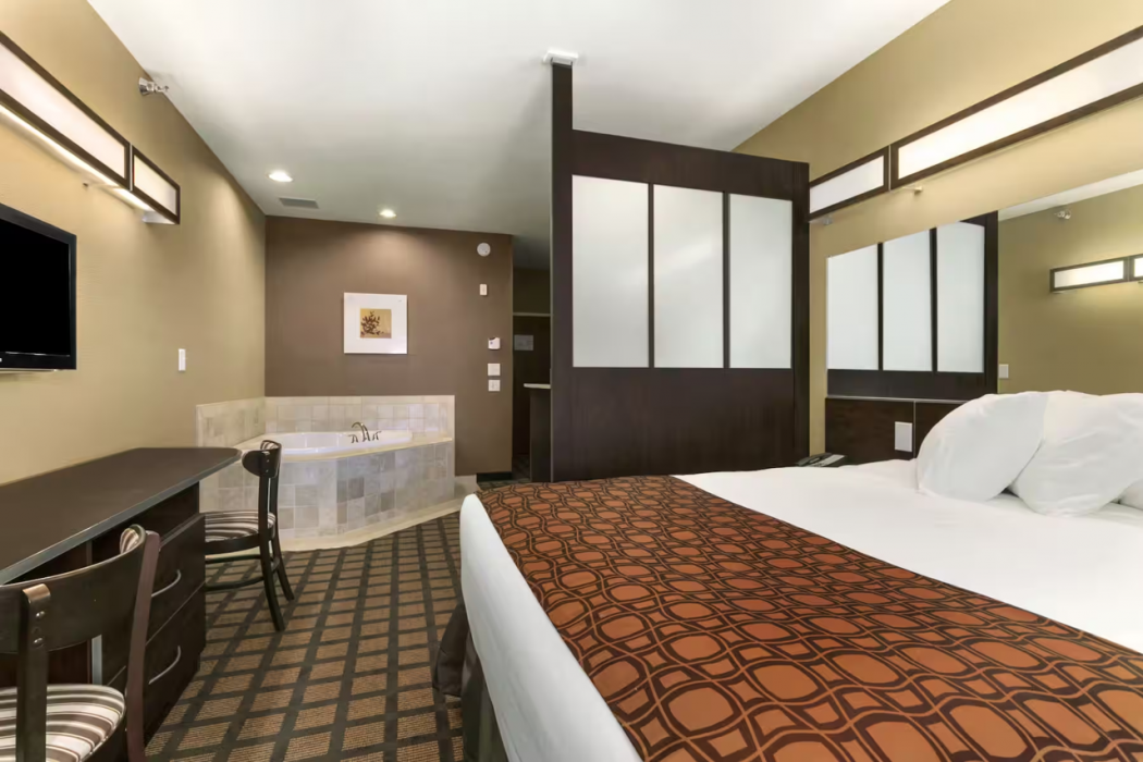 Microtel Inn & Suites By Wyndham Minot 8/20