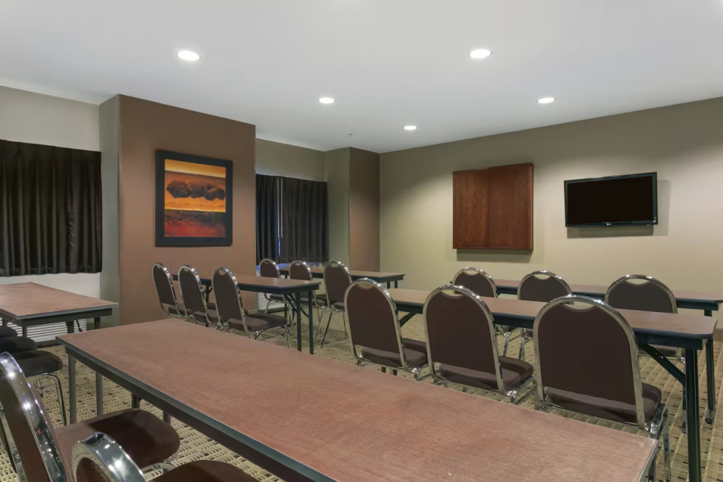 Microtel Inn & Suites By Wyndham Minot 11/20