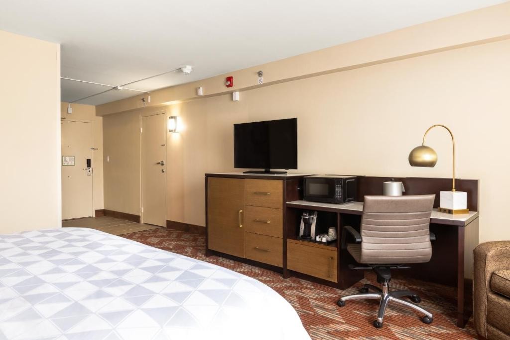 DoubleTree by Hilton Greensboro Airport 15/45