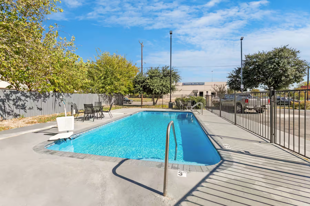 Days Inn by Wyndham San Antonio Downtown 13/19