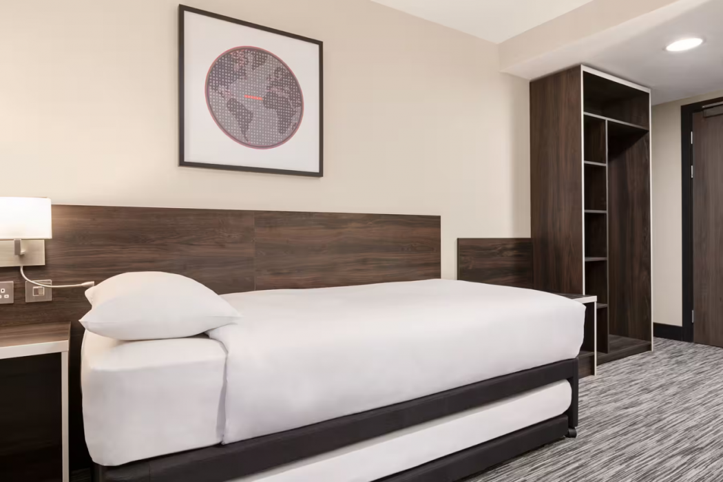 Ramada by Wyndham Cobham 15/47