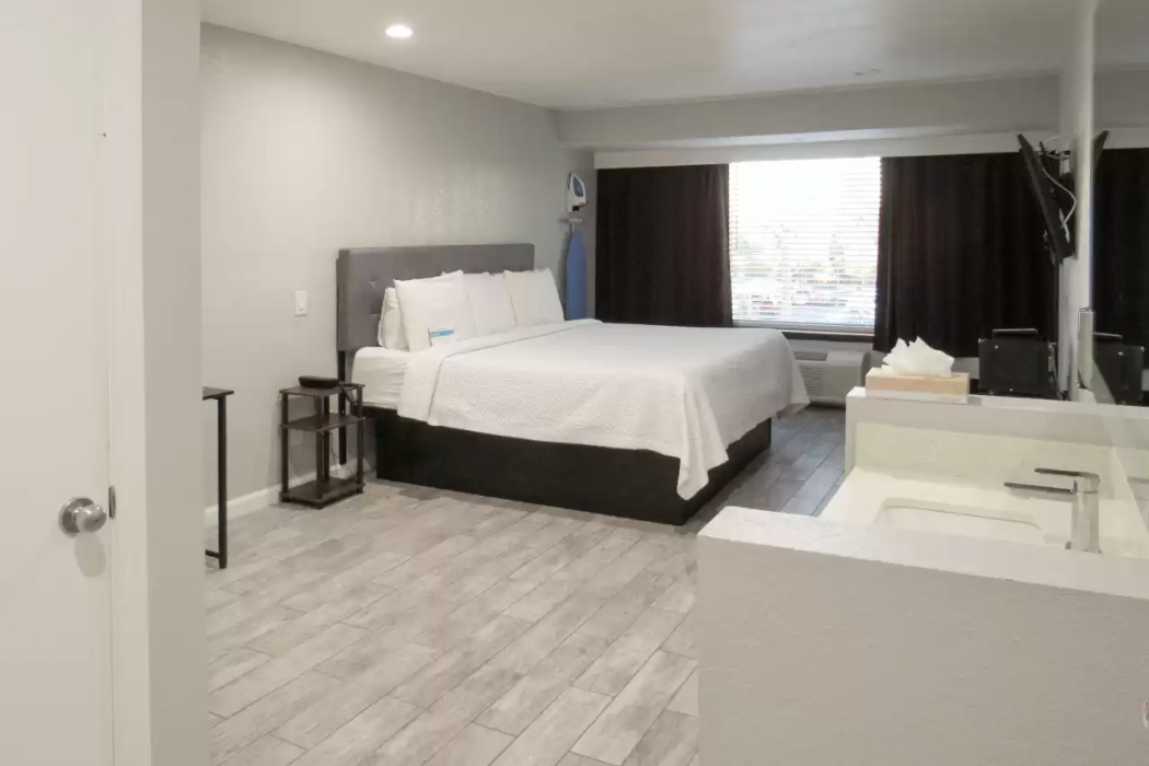 Capri Suites Anaheim, CA 8/21