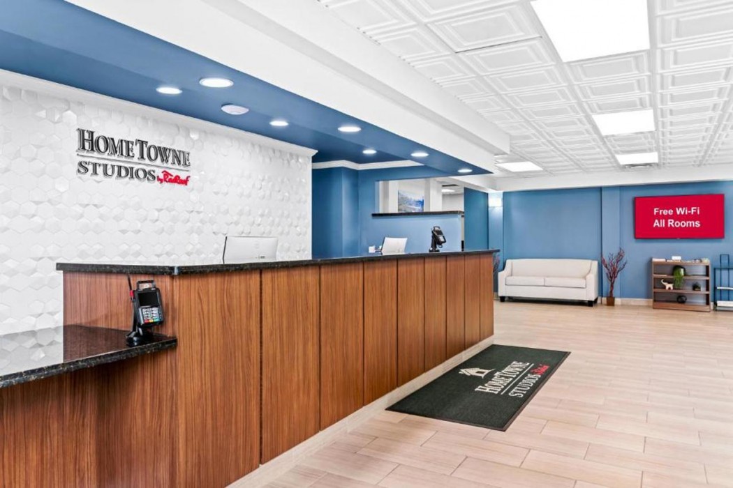 HomeTowne Studios by Red Roof & Conference Center Cortland 12/55