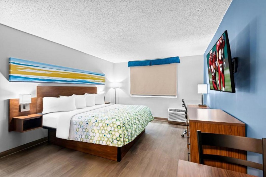 HomeTowne Studios by Red Roof & Conference Center Cortland 21/55