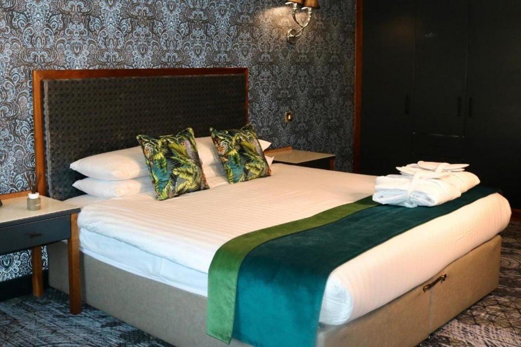 Ashdown Park Hotel 12/34