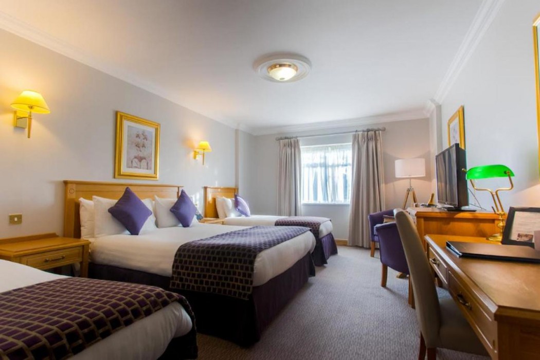 Ashdown Park Hotel 8/34