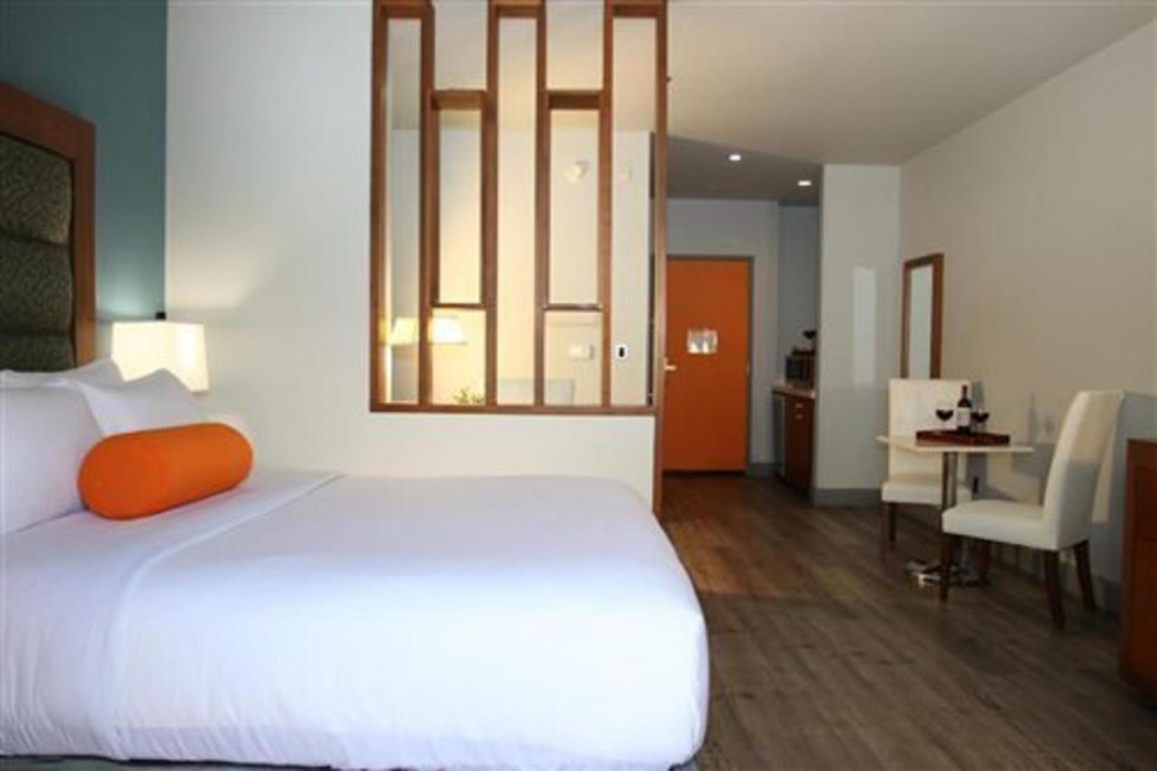 BLVD Hotel and Studios Universal-Hollywood, an Ascend Collection Hotel 18/75