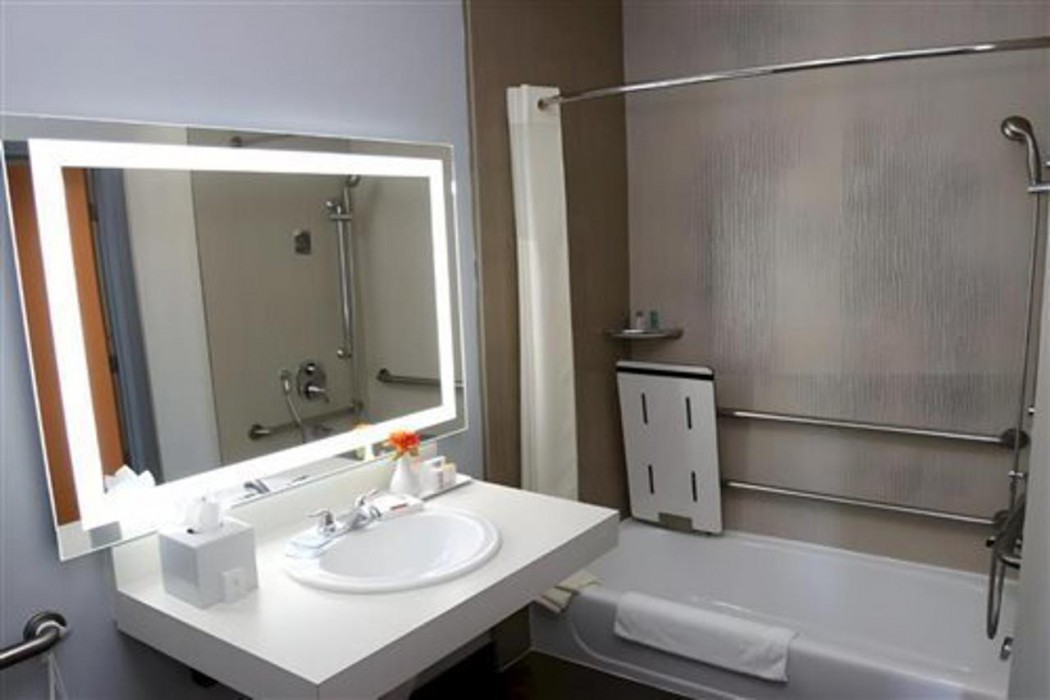 BLVD Hotel and Studios Universal-Hollywood, an Ascend Collection Hotel 40/75